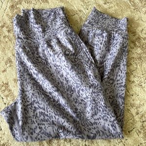 Athleta Salutation Printed Crop Jogger - small - purple animal print